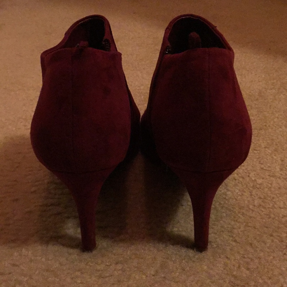 EUC Old Navy burgundy suede heels. Sz 10 - Picture 4 of 4